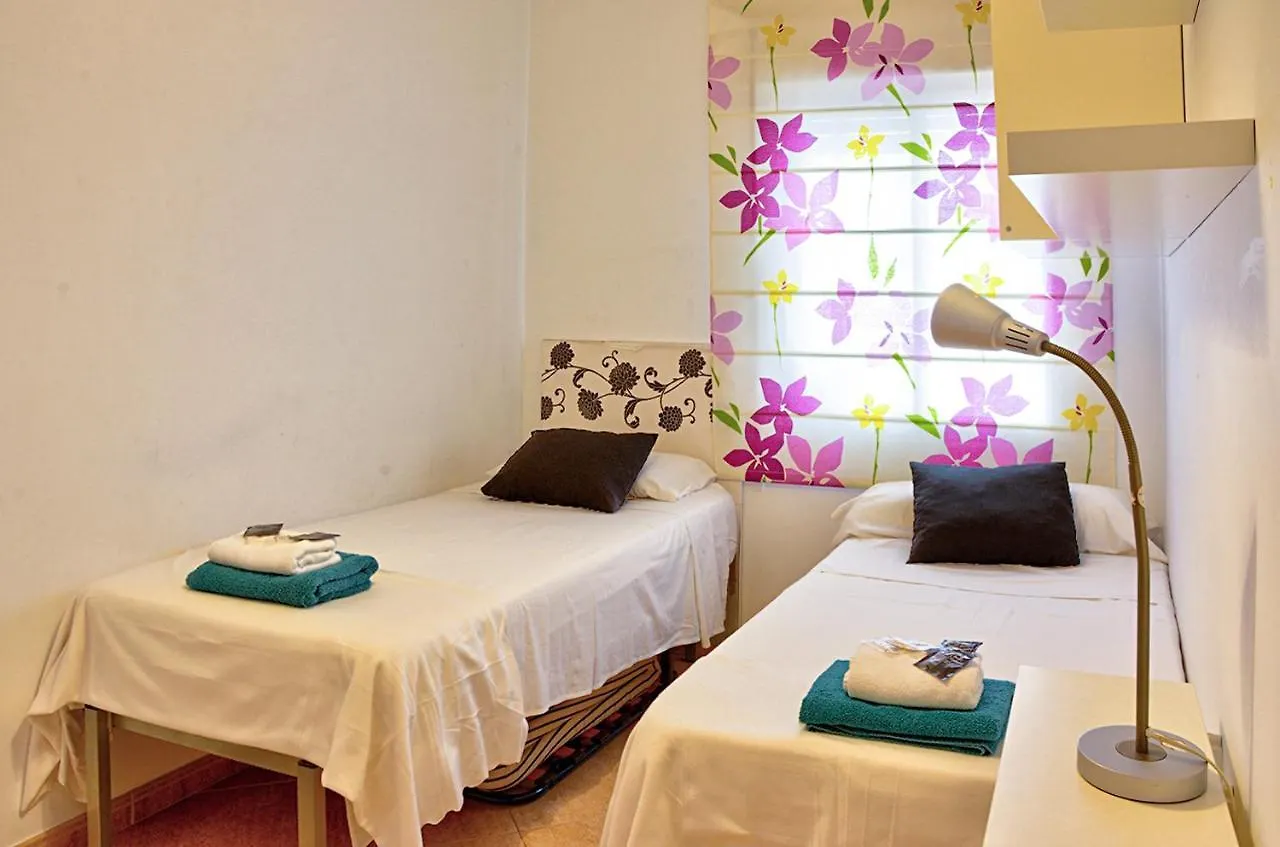 Checkinn - Apartamento De 3 Dormitorios En Triana Appartamento