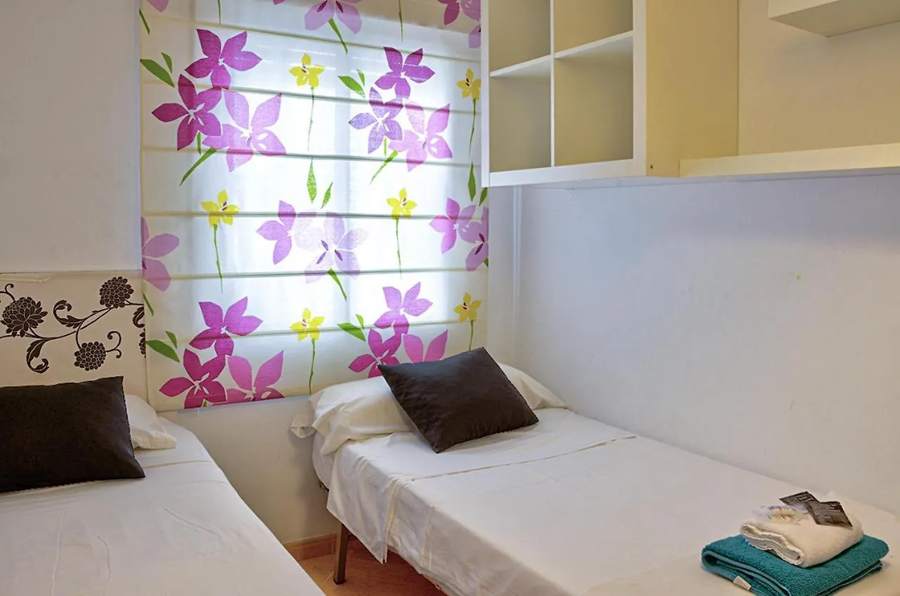Checkinn - Apartamento De 3 Dormitorios En Triana 0*, Siviglia