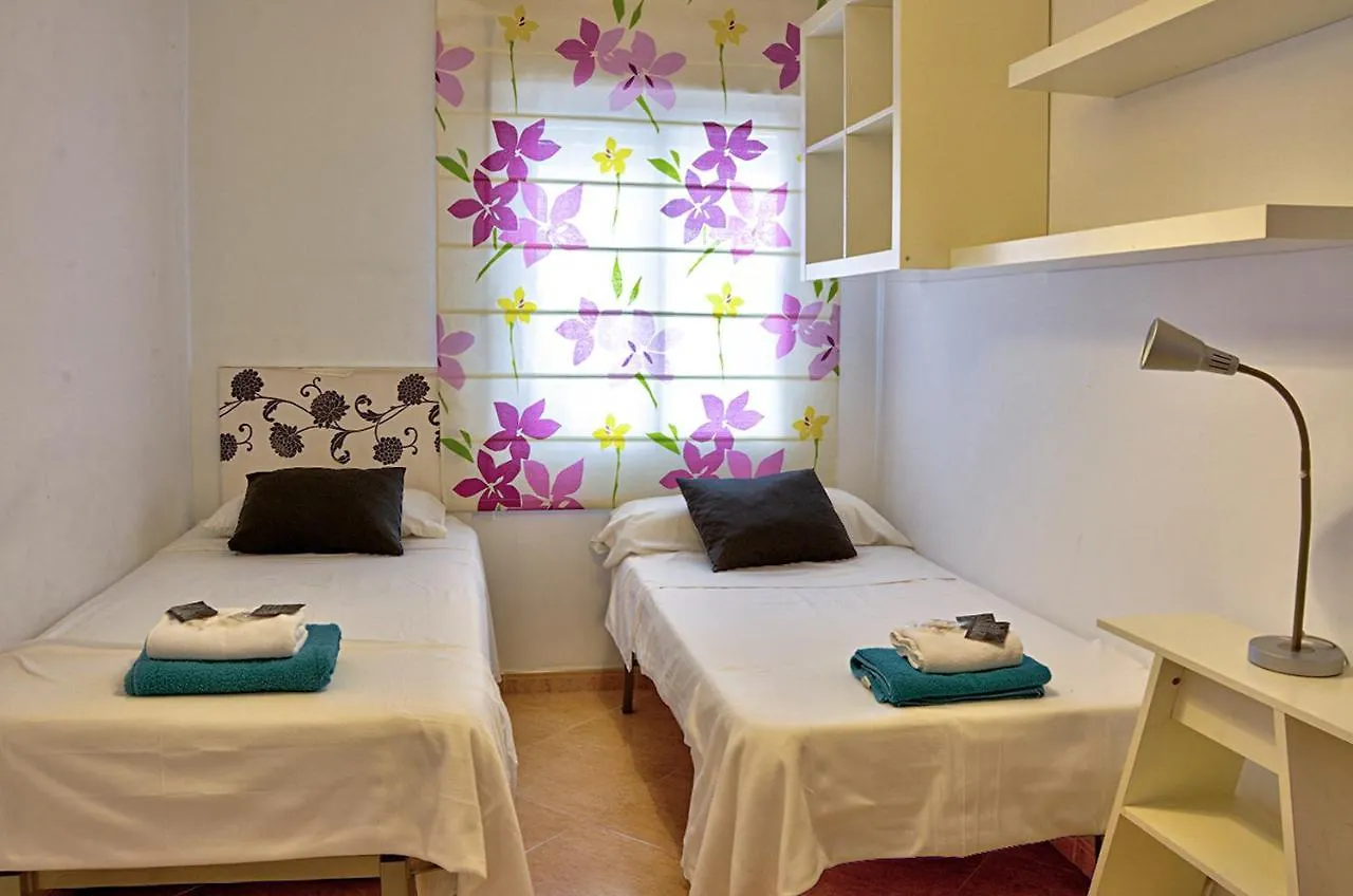 Checkinn - Apartamento De 3 Dormitorios En Triana Spain