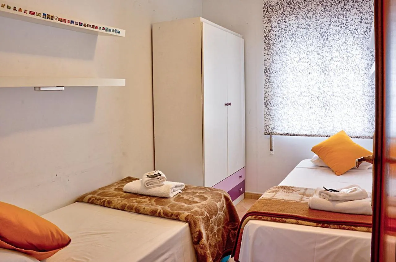 Checkinn - Apartamento De 3 Dormitorios En Triana Seville