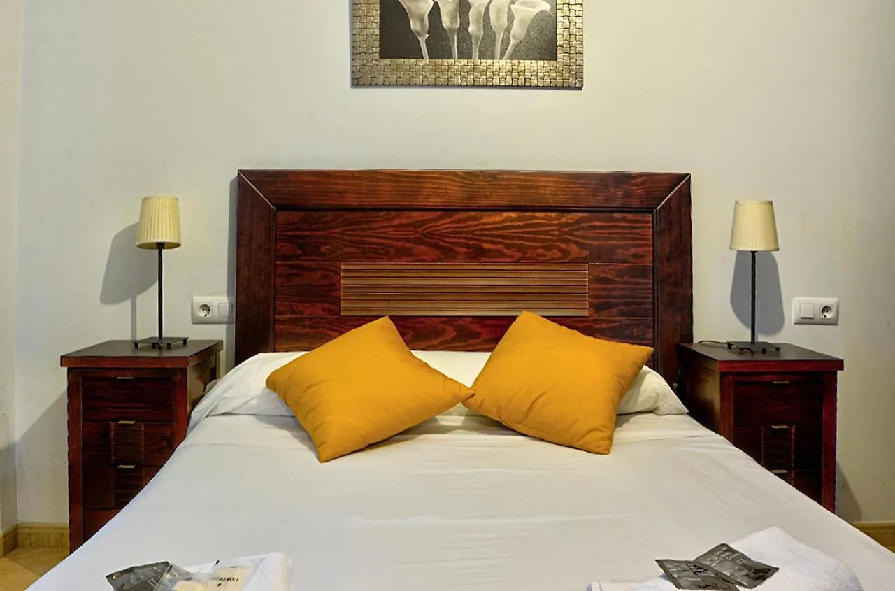 Checkinn - Apartamento De 3 Dormitorios En Triana Spain