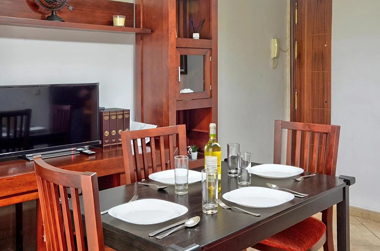 Checkinn - Apartamento De 3 Dormitorios En Triana 0*, Seville
